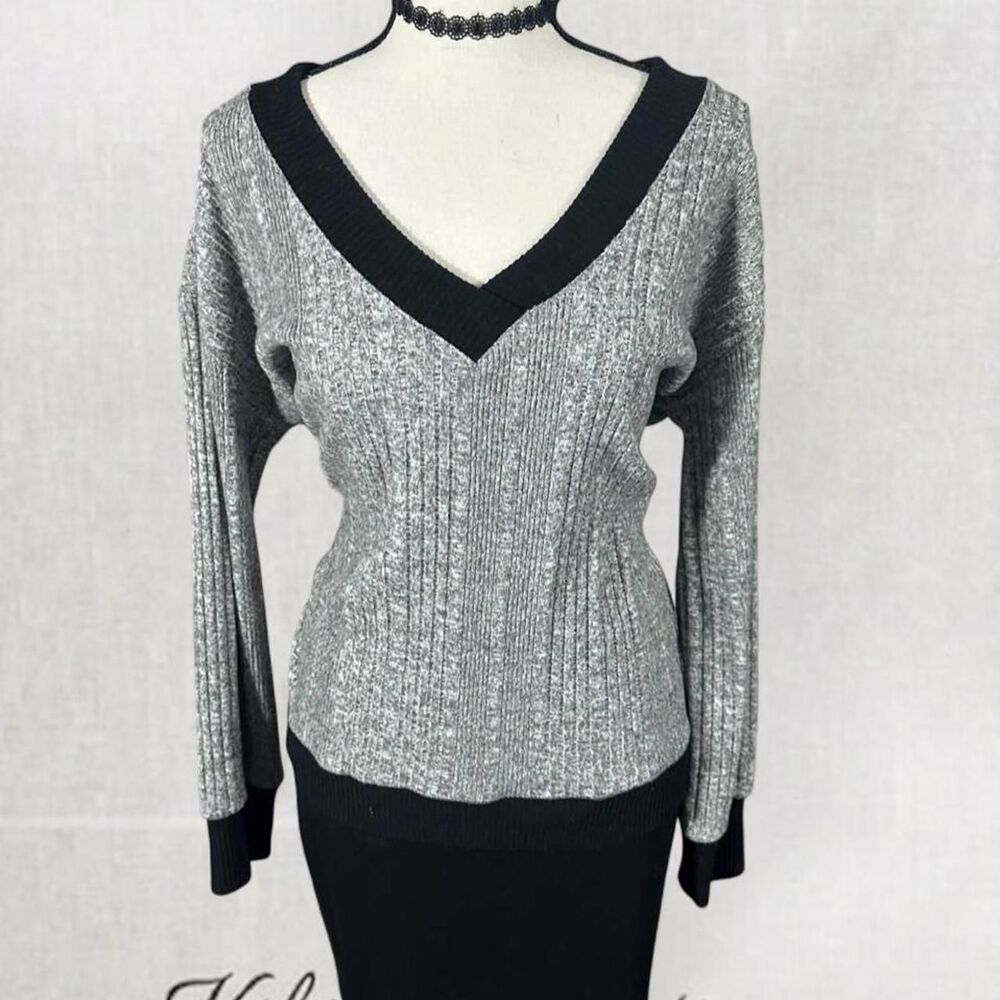 Chic Luxury Gray and Black Contrast Trim Modern Style Minimalist Sweater